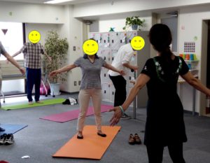 明日は恒例の「簡単ストレッチ」を開催します！ぜひご参加ください！