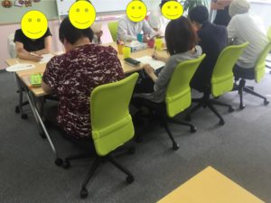 自己分析をテーマにグループワークを行いました。