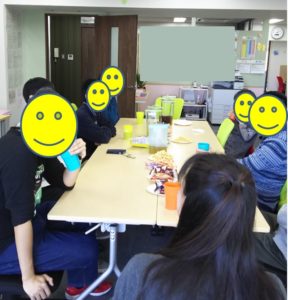 年内最終日は大掃除と茶話会を行いました。
