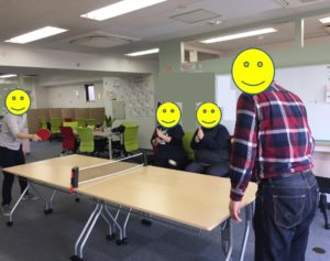 週末のイベントで大人気の卓球を行い体を動かしました。