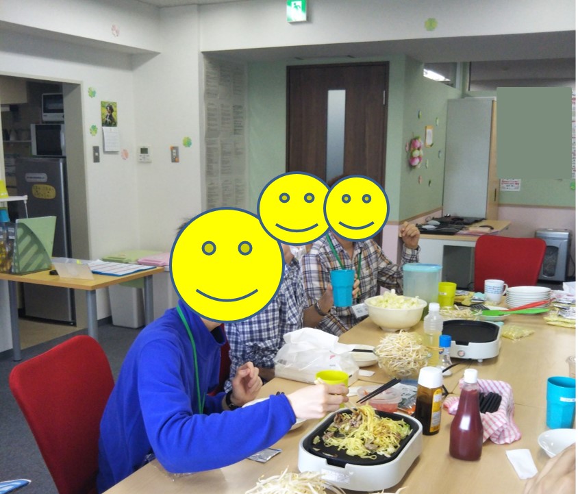 料理レクリエーションで焼きそばを作りました。