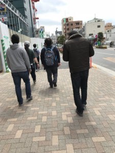 週末のリフレッシュプログラムでウォーキングに出かけました。