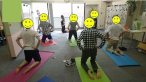 金曜日恒例のストレッチを行いました